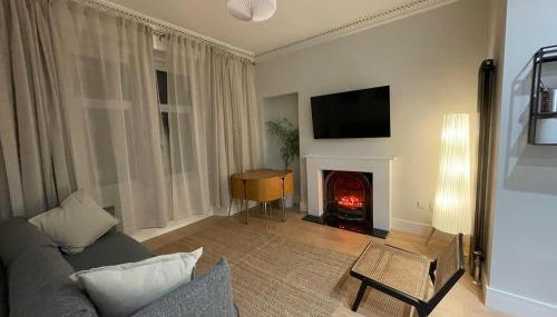 Cosy Coastal getaway 2 bed flat in Largs - Foto 1