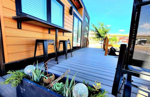 Designer Modern Tiny Home w All of The Amenities - Foto 18