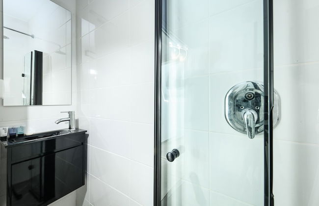 Charming Apt at the Artsy TelAviv Center - Photo 9