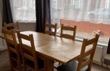 Spacious, Sleeps 18, 3 Bathrooms, Parking, Park, Mansfield - Foto 11