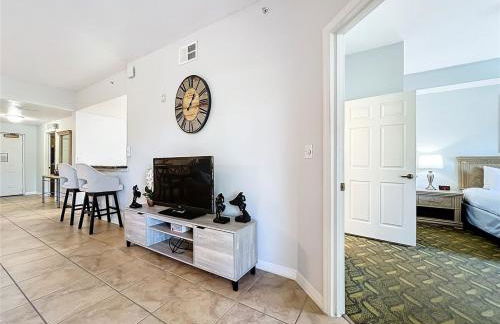 Spacious 3 Bed 3 Bath Luxury Condo 5 min from Disney - Photo 28