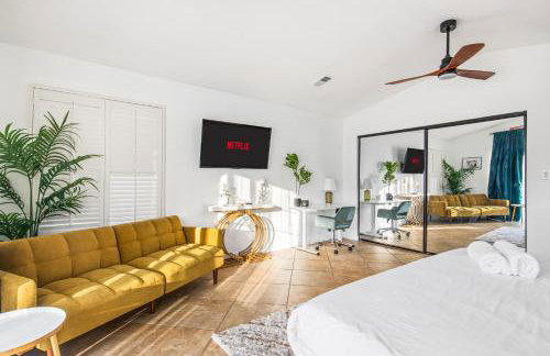 Modern Oasis with Pool & Jacuzzi near Universal Studios - Foto 29