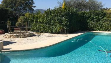 2 pièces dans villa avec piscine parking à 10 mins de Cannes - Foto 1