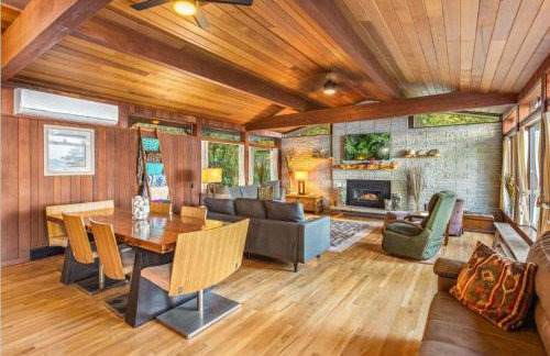 Poulsbo Waterfront Lodge with Game Room Library - Foto 13