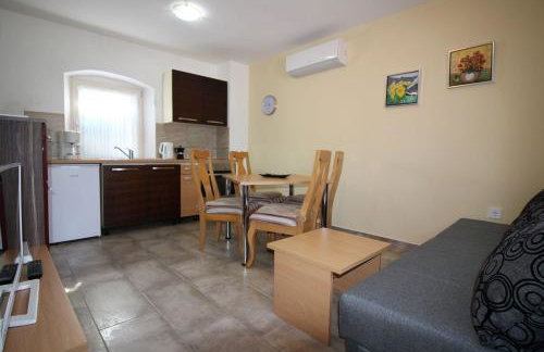 Authentisches Steinhaus mit Garten, Grill, Spielplatz, Trampolin - Foto 16