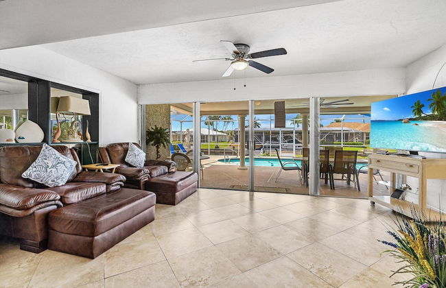 Luxury Waterfront Home With Pool 3 Bedroom Home by RedAwning - Foto 25