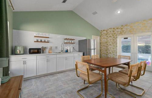 Sunny Auburndale Retreat with Pool - Photo 35