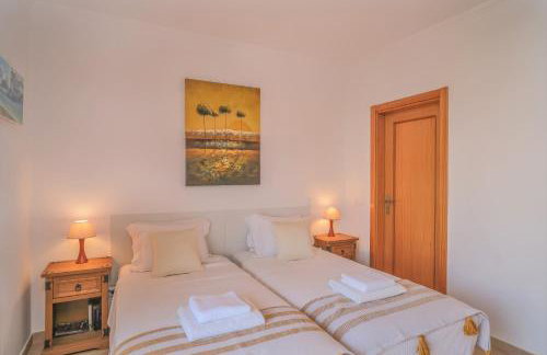 Top-floor 2 BR holiday home with sea view and pool - Foto 13