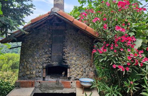 Gorgeous Apartment In Camporosso - Photo 16