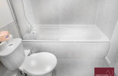 Woking - Parking Garden 2Bed - Photo 11