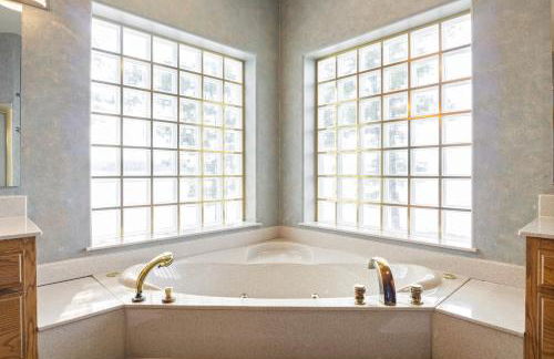 Pet-Friendly Home In The Main Channel w/ Breathtaking Sunsets & Lake Views - Foto 44