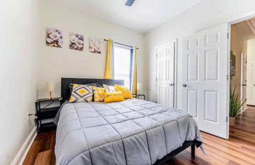 Modern 5BR with Full Kitchen, Game Room, Fenced Yard and BBQ Grill - Foto 19