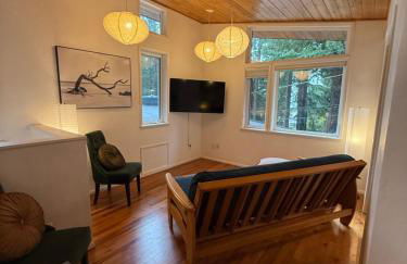 Ravens Nest Tranquil Forest Suite 5 min to Downtown Arcata with Stunning Redwood Views - Foto 1
