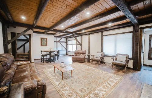 13 Beds, 17 Guests with Hot tub only 15Mins to Sunday River - Foto 3