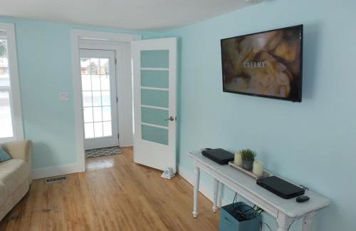 Beach Town Escape - Newly-Remodeled & Gorgeous! - Photo 17