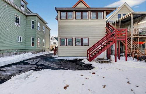 Spacious 2Br home in Malden with AC & heat - Photo 12