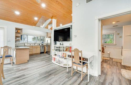 Hot Tub and Fire Pit Lakefront Home on Lake Eloise - Foto 8