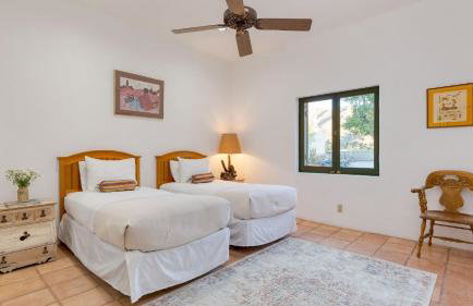 The Pond Estate by Avantstay Maximalist Designer Compound w/ 2 Casitas, Indoor + Outdoor Pools, Tennis Court, & Gorgeous Mountain Views 12k Sqft - Foto 129