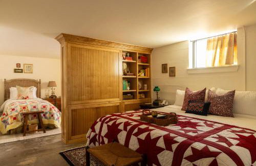 Hot Tub, 5BR2BTH in Guthrie, OK- Near EdmondOKC - Photo 12