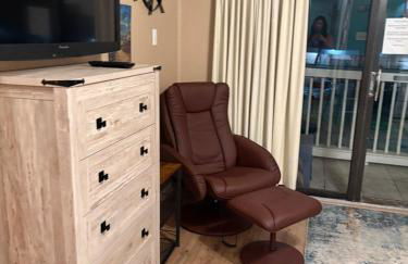 Seawall Breeze One bedroom Condo in Galveston - Photo 20