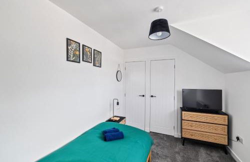 Prime Central Living 5-Bedroom 3-Bath Spacious House - Photo 20