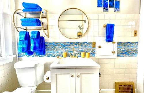 The Sapphire Haven - Your Old Brooklyn Oasis Awaits Families, Couples, Business Travelers Near Downtown With Parking, 300 MB WiFi & Self Check-In - Foto 12