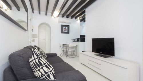 Black&White Apartment, minimum stay 30 nights, by PriorityVillas - Photo 2