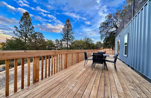 Unique Container, Home 20 Acres, Modern Stay - Photo 5