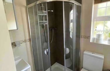 Spacious 4 bedroom house with large garden - Foto 22