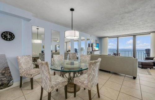 New Listing! Dog-friendly direct oceanfront with private balcony and heated rooftop pool - Foto 9