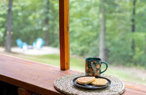 Rustic Cabin Retreat - Cozy Stove & Fresh Eggs - Foto 32