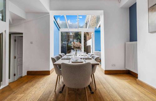 Beautiful 3-Bedroom House with Garden and Rooftop Retreat - Foto 10