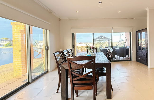 StayAU 5BR Lakefront Escape Point Cook - Foto 73