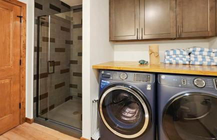 3BR+Loft Modern Mountain Retreat w Hot Tub - Foto 25