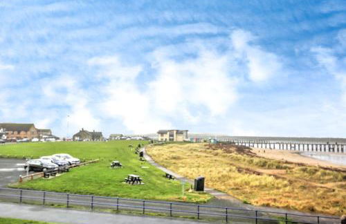 Amazing sea views and hot tub - Photo 8