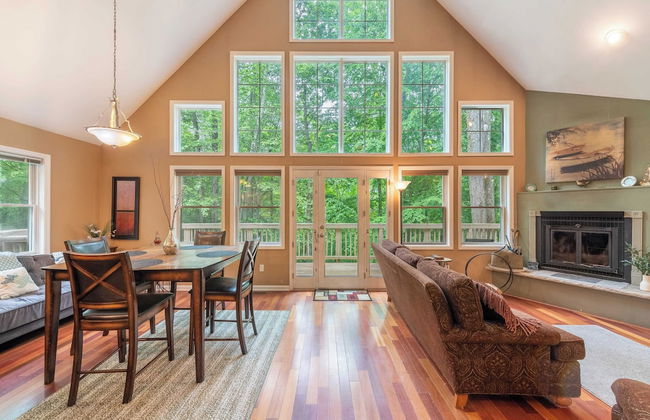 Bear Trail Chalet by Avantstay Retreat w/ Outdoor Living Deck & Fire Pit - Foto 51