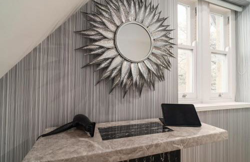 Oakfield Premier Apartments-High Speed WiFi-Smart SelfCheckIn-Central Cardiff Gem - Photo 42