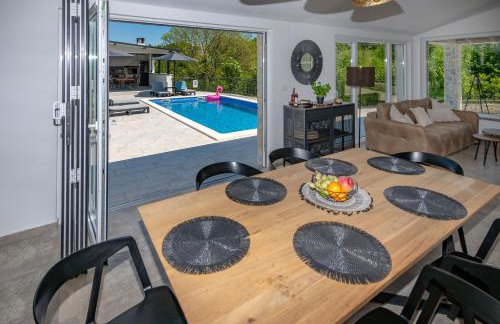 Villa Kalac, a charming holiday pool oasis near the sea - Foto 4