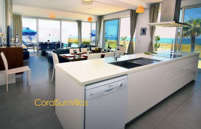 Blue - Beach Front Spectacular Villa Sleeps 10 - Foto 14