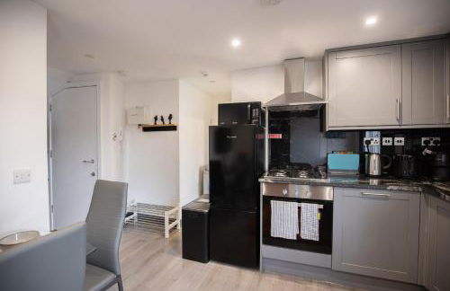 Cozy 2 Bed Flat in Town Centre - Foto 3