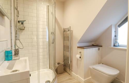 Bucket and Spades- Right on the Beach - Foto 51