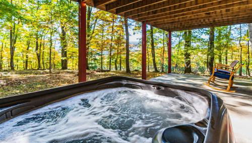Cozy cabin w hot tub, deck & BBQ - Photo 4