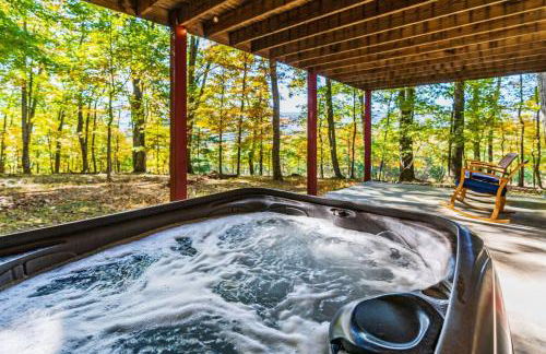 Cozy cabin w hot tub, deck & BBQ - Foto 4
