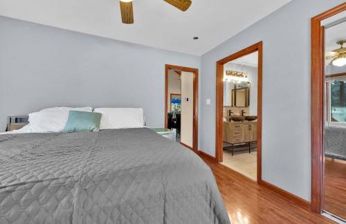 Big Bass Hideaway with Hot Tub - Foto 46