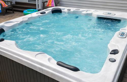 Luxury Villa with Hot Tub, Two Fire Pits, King Bed Suite, Game Room & Fenced Yard - Foto 12