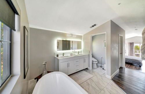 Stunning Hilltop 5BR With View And Hot Tub! - Foto 47