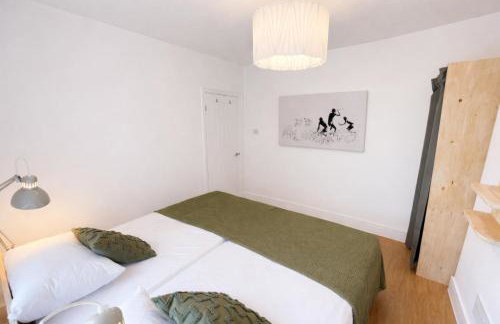 Contractor Base Newport 3 Bed Van Parking Sleeps 5 - Foto 43