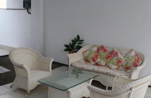 Casa llena de vida con patio y terraza - Photo 9