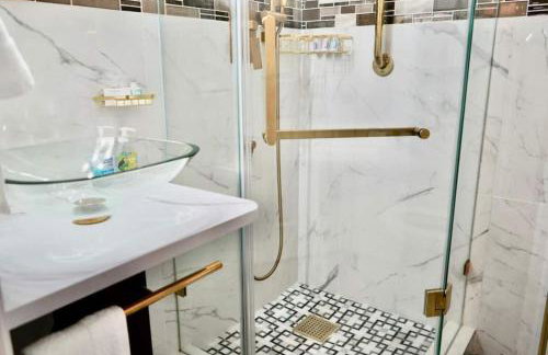 Massive lakefront home with HOT TUB - Foto 78