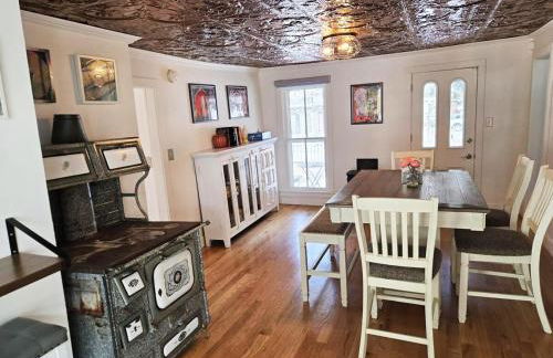 Victorian Dream! Charming Mountain View Home by Downtown - Foto 2